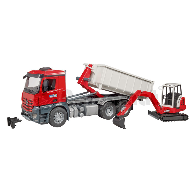 Camion cu container rotund si miniexcavator